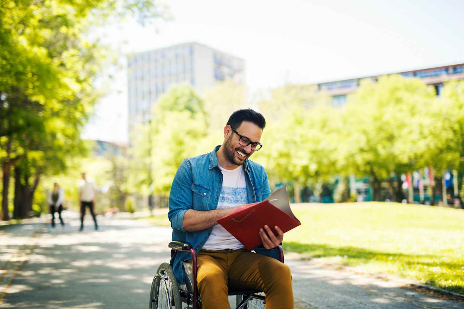 College student operates wheelchair on campus.